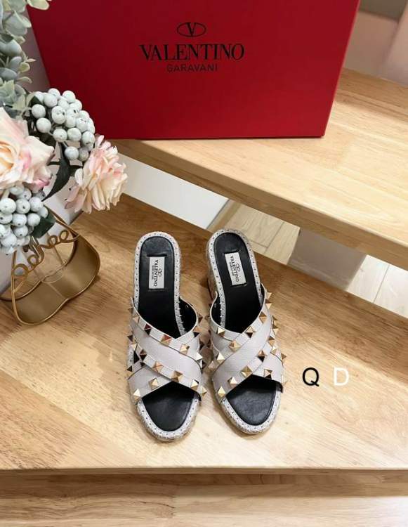 Picture of Valentino Shoes _SKUValentinosz35-40GDT060120298